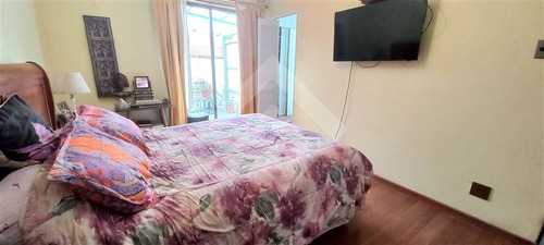 Casa En Venta De 5 Dormitorios En La Reina