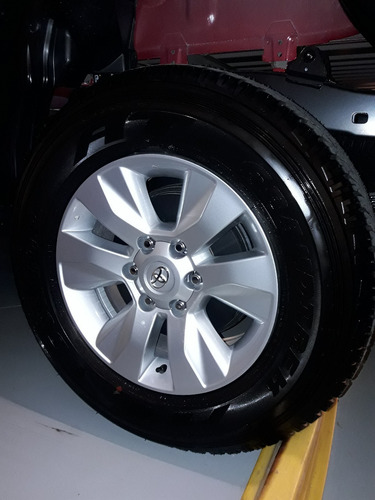 Toyota Hilux 2.8 Cd Srv 177cv 4x2 At My21
