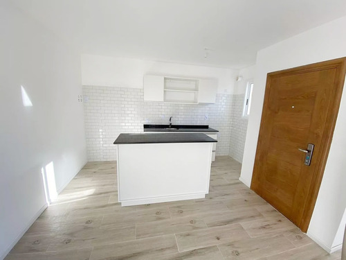 Venta Casa Lagomar, Ciudad De La Costa. 1 Dormitorio Con Renta, Jardin, Parrillero Y Cochera.