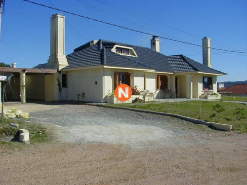 Casa En Venta Y Alquiler, Pinares, Punta Del Este, 4 Dormitorios.- Ref: 205786