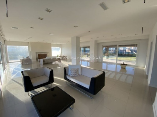 Espectacular Residencia Frente Al Mar!- Ref: 2742