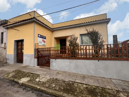 Casa De 2 Dormitorios Y Patio En Venta En San Carlos