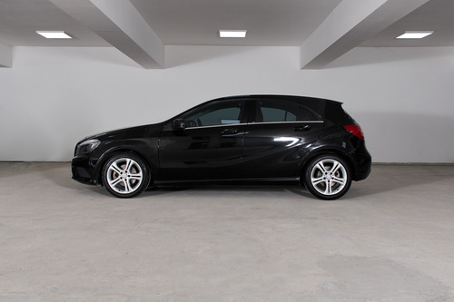 Imagen 2 de 15 de Mercedes Benz 2014 A 200 Blueefficiency Urban L/13