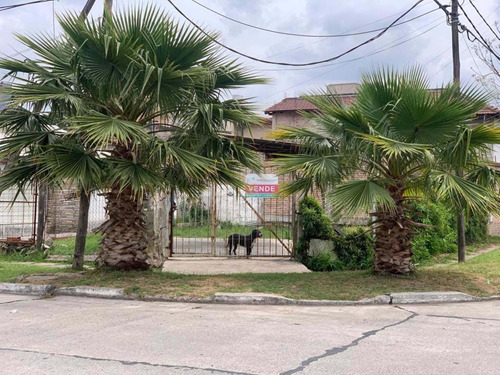 Venta De Casa Con Lote Esquina Muñiz