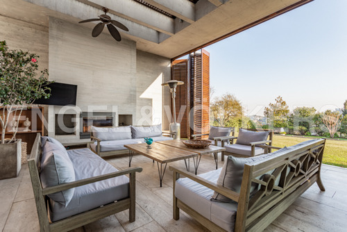 Arquitecto Mardones En Condominio Valle Escondido