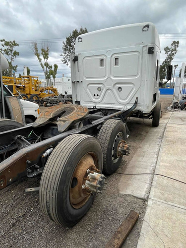 Imagen 8 de 11 de Tractocamion Freigthliner Cascadia Año 2013