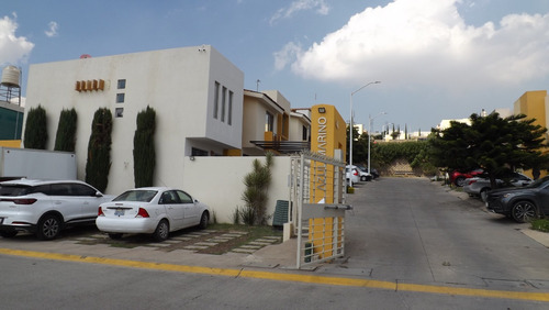 Casa Amueblada En El Fraccionamiento Las Terrazas, Acceso Controlado Al Ingreso, Portón Eléctrico En El Coto. Tlaquepaque, Jal.