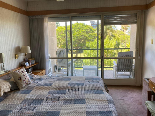 Venta De Apartamento 3 Dormitorios, 2 Garages En Villa Biarritz.