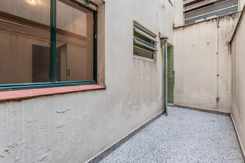 Venta 3 Amb. Patio. Apto Crédito Y Profesional. Caballito Norte.