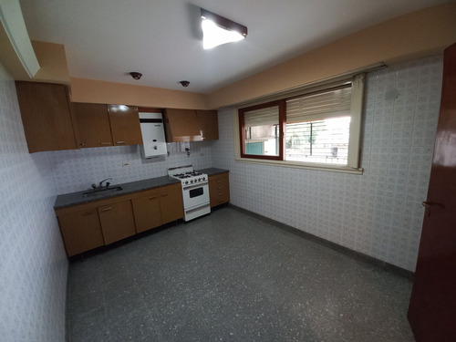 Casa + 2 Locales En Inmaculado Estado De Conservación!