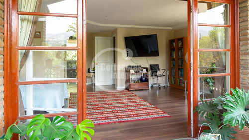Casa En Venta De 5 Dorm. En Lo Barnechea