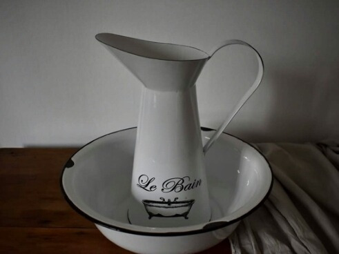 Imagen 3 de 4 de Jarra Enlozada Blanca Le Bain Pura Home