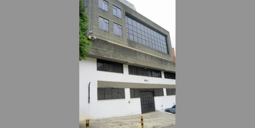 La Trinidad, Zona Industrial. Planta De Oficinas De 200 M2, Edificio Pequeño.
