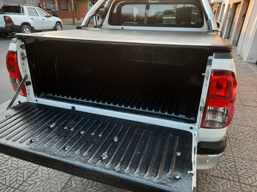 Imagen 14 de 20 de Toyota Hilux 2019 2.8 Cd Srx 177cv 4x4
