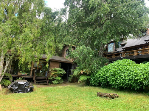 Casa En Venta De 8 Dorm. En Panguipulli