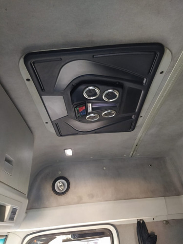 Imagem 12 de 12 de Volkswagen Constellation 19 320 Ano: 2011/2012