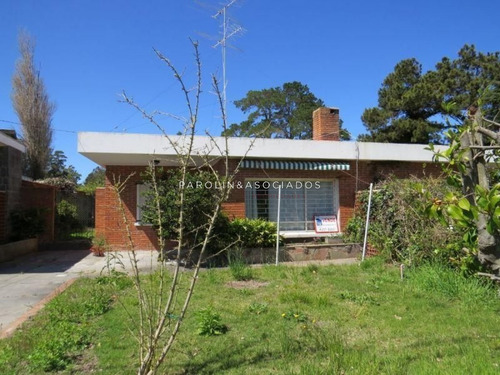 Casa En Venta De 2 Dormitorios En Solanas Punta Ballena- Ref: 4350
