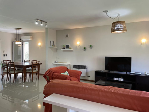 Casa A La Venta - Hurlingham- Complejo Las Fincas