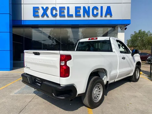 Chevrolet Silverado 4.3 V6 1500 WT Cabina Regular 4x2 At