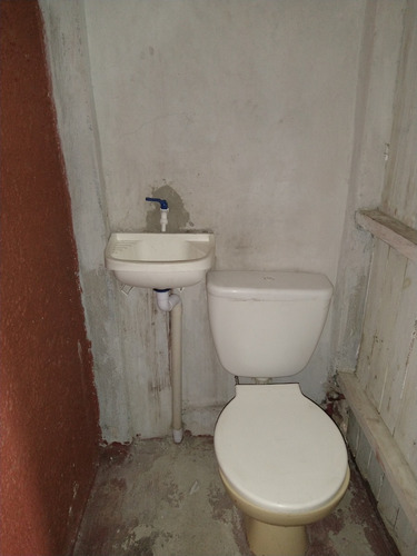Imagen 7 de 10 de Local Comercial De 35 M2 En Sarandi