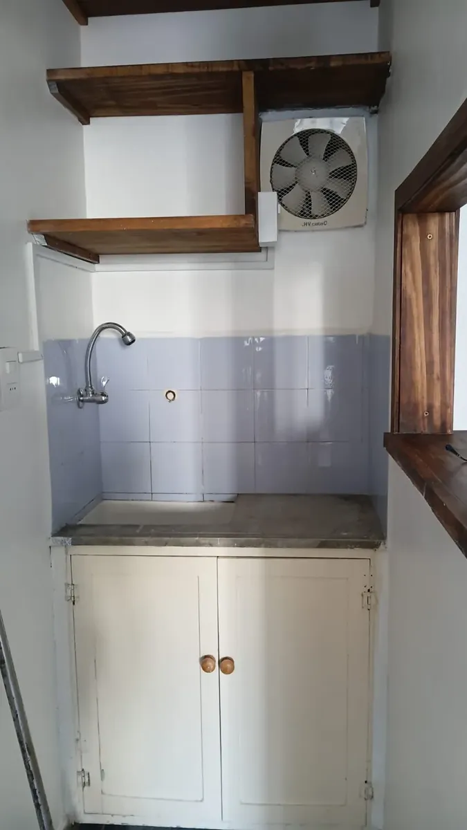Monoambiente Idóneo Para Máximo Dos Personas Ubicado En Buen Punto Del Centro Garantía Aseguradora Ó Anda +honorarios De Agente Inmobiliario · Foto 2