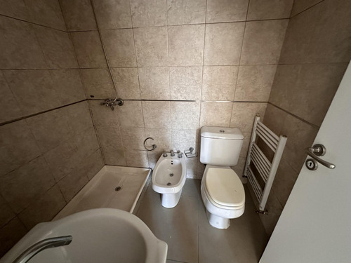 Semipiso Con Cochera En Venta - 2 Dormitorios