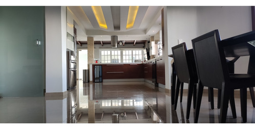 Quinta En Venta Parque El Retiro En San Antonio De Los Altos