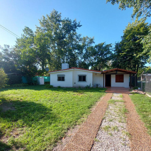 Bernstadt Al 600 - Casa En Venta De 2 Dormitorios Con Pileta En Roldan