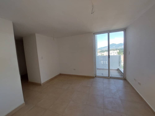 Imagen 7 de 14 de Yosmar Y Fernando Venden Apartamento En Res. Iceberg En Jardin Mañongo.