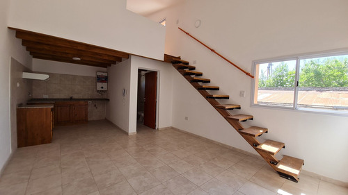 Imagen 2 de 19 de Venta Departamento Planta Alta - Pilar