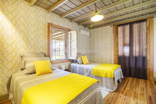 Hermosa Casa En Venta En Pueblo Mio, Manantiales.