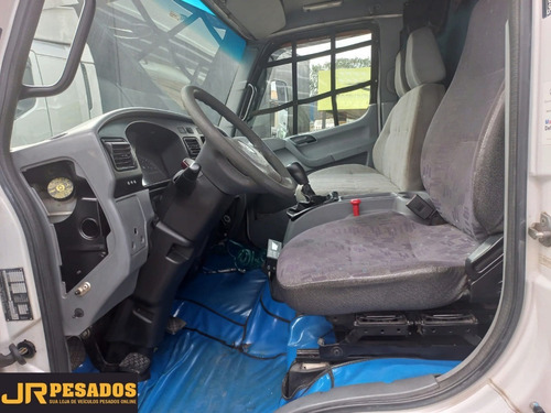 Imagem 10 de 14 de Mercedes Benz Mb Acelo 915 4x2 Ano 2010 Com Câmara Fria