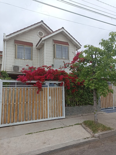 Casa Climatizada En Parque San Francisco, Barrio Consolidado