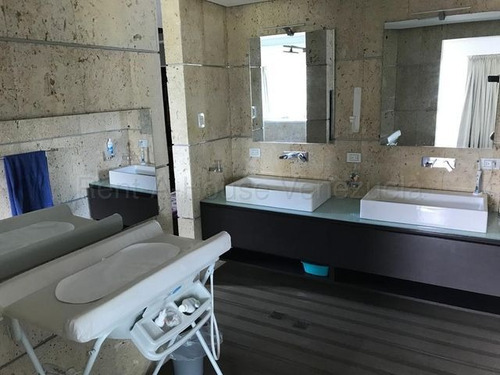 Imagen 10 de 15 de Casa En Venta En Cumbres De Curumo 21-6969 Carolina Fermoso 0424-2083128