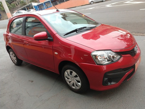 Imagem 4 de 9 de Toyota Etios Hatch 1.5 16v 4p Flex Xs