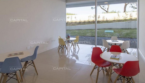 Imagen 18 de 20 de Apartamento Frente Al Mar En Venta Dos Dormitorios Y Servicio - Punta Del Este Mansa