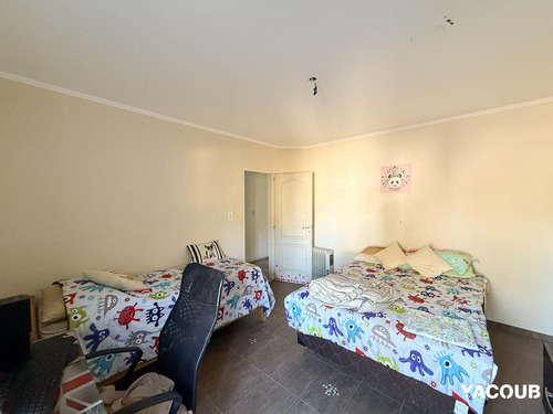 Casa En Venta - 5 Dormitorios 3 Baños - Villa Elvira