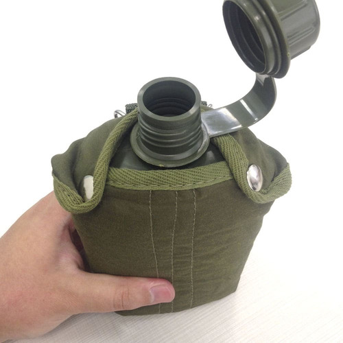 Imagem 2 de 3 de Cantil Nautika Ntk Plástico Estilo Militar Com Capa 900ml