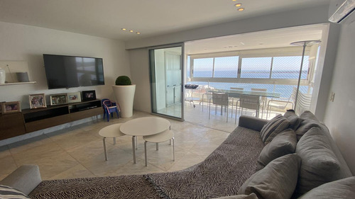 Apto, Vista Al Mar, Parrillero Propio, 3 Dorm Mas Servicio