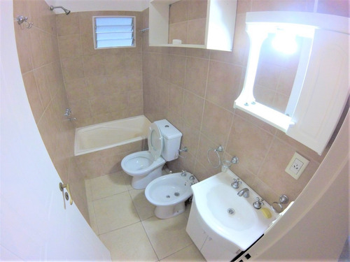 Imagen 6 de 11 de Duplex 3 Ambientes Con Patio Y Cochera // Laprida 813