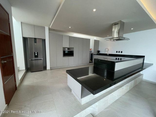 Imagen 4 de 8 de Vista Dorada - Casa Con Sótano Y Sala Doble Altura. Venta