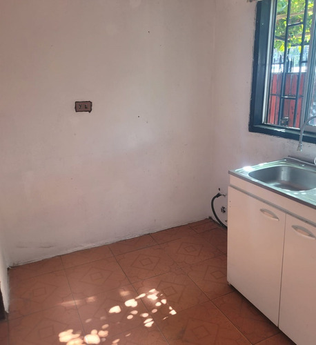 Casa En Venta En Cerrilos 4 Dormitorios 2 Baños 1 Estacion.