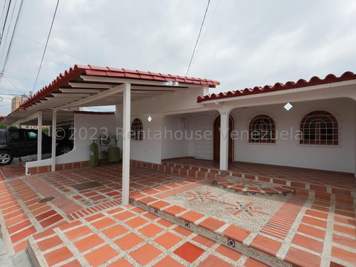 Amplia Y Moderna Casa En Alquiler Este De Barquisimeto. Urbanizacion Villas Del Este 23-30937 As-m