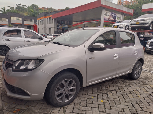 Renault Sandero Night & Day