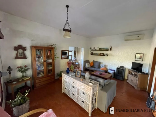Venta De Casa Con 703 M2 Terreno Con 2 Dormitorios 2 Baños En Pinares C849