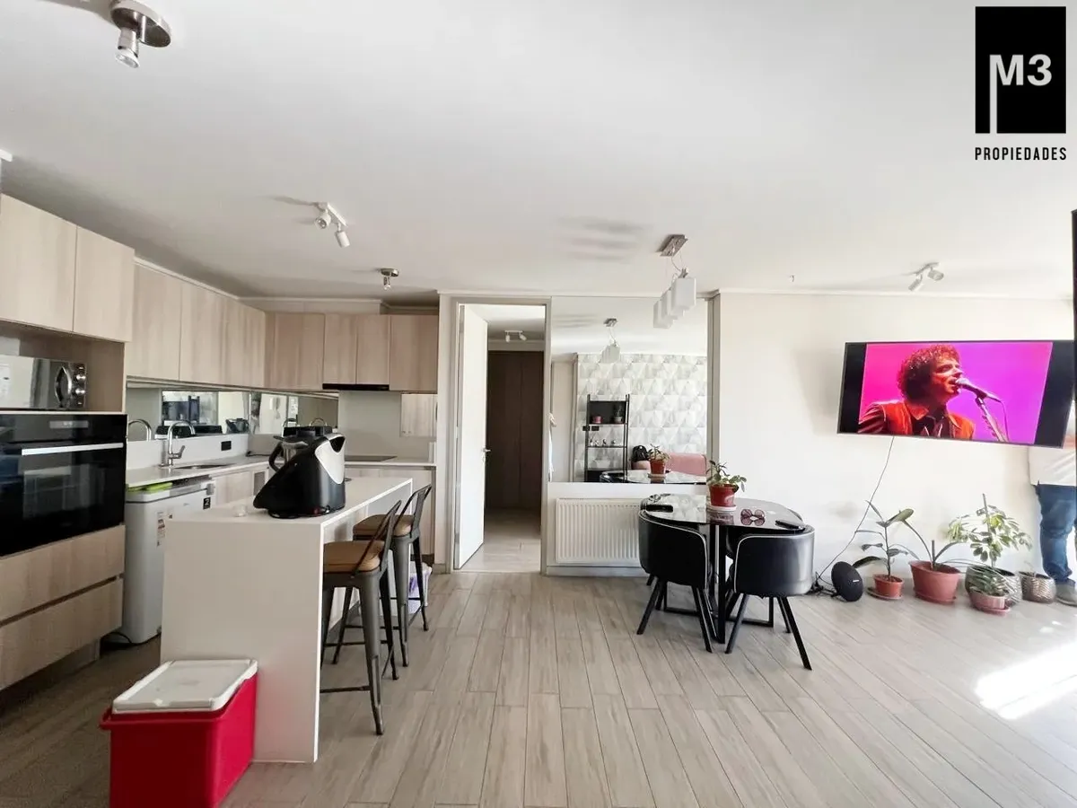Imagen 3 de 23 de Diseño, Luz Y Vida De Barrio En Ñuñoa