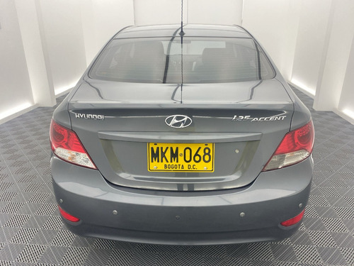 Imagen 7 de 25 de Hyundai Accent I25 Gl 1.4