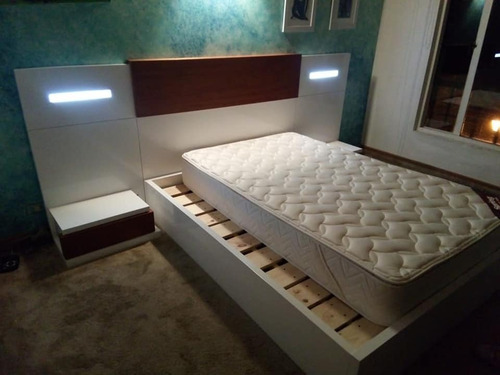 Imagen 4 de 4 de Cama Doble Moderna Lacada Con Mesas De Noche Ref Aris