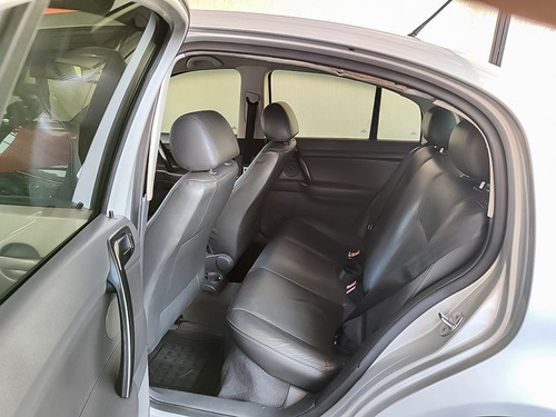 Imagem 7 de 12 de Volkswagen Polo Sedan 1.6 Mi Evidence 8v 2005