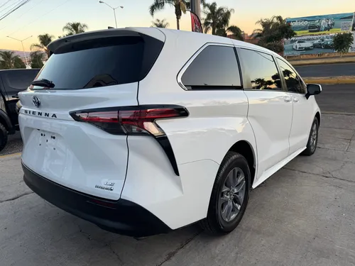 Toyota Sienna 3.5 Le At